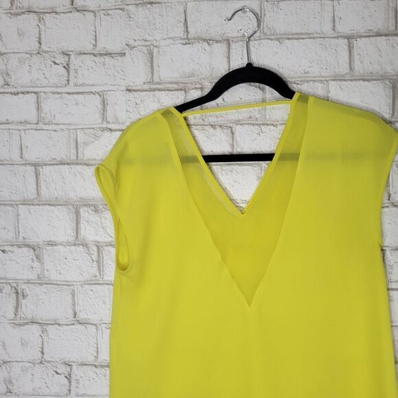 Express yellow v-neck flowy tank - Picture 14 of 14